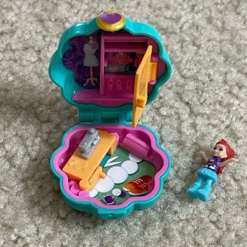 Polly Pocket - Micro Mini Doll & House